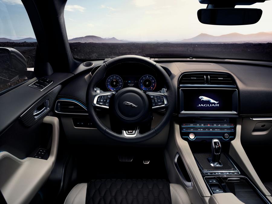 Панель приборов Jaguar F-Pace SVR 2018 года  (WW) (фото 7 из 115)